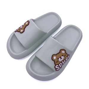 Pantoufles personnalisées de haute qualité à semelle épaisse en nuage doux pour femmes et hommes pour intérieur sportif extérieur avec patchs en caoutchouc personnalisés - Product Image 2