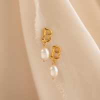Bijoux élégants en perles d'eau douce naturelles 26 lettres 925 perles en argent sterling avec nom initial boucles d'oreilles clous d'oreilles pour femmes
