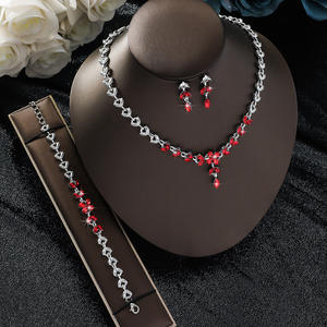 Elegante Conjunto de Joyería Nupcial Romántica - Diseño de Corazón, Gota de Agua y Campana, Cristal y Diamantes de Imitación, Aleación Chapada en Oro/Plata para Mujer - Product Image 4
