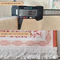 Tapis de prière musulman portable ultra fin en daim avec sac de rangement, pliable, cousu à la main, avec pompon, Sajjada pour les voyages, cadeau du Ramadan et de l'Aïd