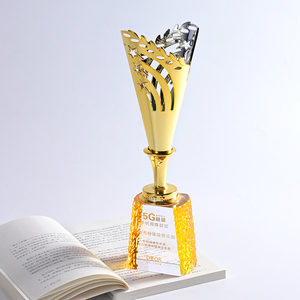 All'ingrosso personalizzabile trofeo di cristallo nome individuale inciso bianco sport Award Cup per souvenir - Product Image 2