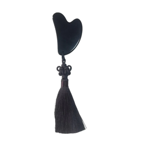 Cadeau promotionnel pour femmes : Gua Sha en jade naturel et obsidienne avec pendentif à pompon pour le visage - Product Image 1