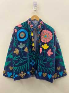 Chaqueta de Terciopelo Suzani Bordada a Mano, Estilo Boho Étnico, Abrigo Hecho a Mano, Regalo para Ella, Moda de Boutique de la India - Product Image 4