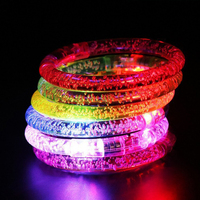 Bracelet en plastique lumineux LED Rave à piles bracelets clignotants pour fêtes d'anniversaire mariages cadeaux de fête