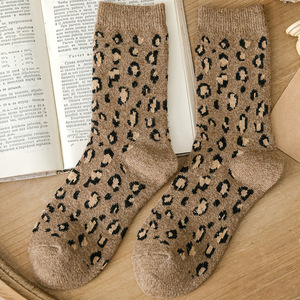 Une paire de <span class=keywords><strong>chaussettes</strong></span> avec une âme. -Imprimé léopard - Product Image 3