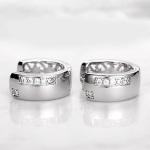 Orecchino a polsino a U da donna con zirconi, gioiello alla moda stile ufficio - Product Image 4