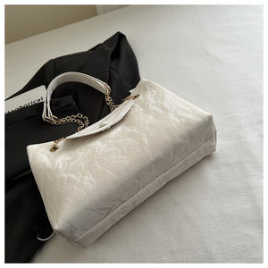 Bolso de hombro elegante, sencillo, de gran capacidad y versátil para <span class=keywords><strong>mujer</strong></span>, nuevo estilo 2026, bolso tote/bolso de axila de nicho - Product Image 4