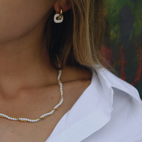 J & D Chaîne élégante en acier inoxydable plaqué or 18 ct avec perles de verre et chaîne en forme d'os de serpent Collier de chaîne