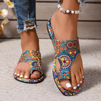 Personnalisation en usine, personnalisation du logo, OEM, OED, chaussures pour femmes, sandales plates décontractées, tongs ethniques imprimées, tongs de plage bohèmes