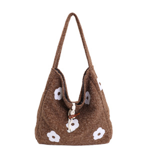 <span class=keywords><strong>Sac</strong></span> à <span class=keywords><strong>bandoulière</strong></span> d'hiver en peluche brodée de fleurs avec une seule poignée, <span class=keywords><strong>sac</strong></span> de niche doux pour l'automne et l'hiver - Product Image 5