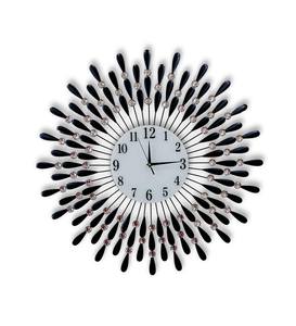 Horloge murale design durable Construction métallique Esthétique moderne avec mécanisme silencieux pour chambres à coucher Salons et salles de réunion - Product Image 1