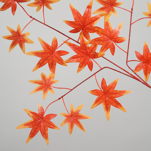 Branches artificielles de feuilles d'érable Greenway, orange et rouge foncé, à 3 branches, pour arrangements floraux décoratifs de fêtes - Product Image 3