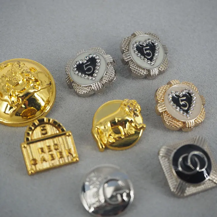 Inciso oro Logo del marchio vestiti personalizzati in metallo a forma di cupola con Logo per abbigliamento in Denim bottoni in metallo in Turchia