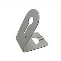 Soporte de pared de chapa metálica plateado en forma de L con orificio para colgar y orificios de montaje en la base, soporte personalizado para dispositivos estampado