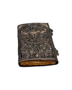 สมุดบันทึกหนัง Luna Moth Leather Grimoire ทำมือสไตล์วินเทจ ปกนูนลาย พร้อมหน้ากระดาษเปล่าสำหรับเขียน วาดภาพ ร่างแบบ และจดบันทึก - Product Image 3