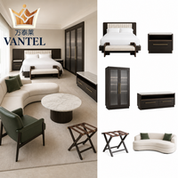 Ensemble de mobilier de chambre d'hôtel sur mesure : lit, armoire, meuble TV, table de chevet, canapé et porte-bagages pour projets de chambres d'hôtes