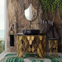 Console contemporaine dorée avec miroir de luxe, mobilier moderne pour salon, en marbre et verre, pour appartement et couloir