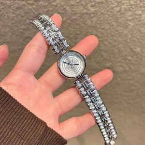Reloj de Cuarzo Vintage de Lujo para Mujer, Reloj de Pulsera con Brazalete Dorado de Alta Gama - Product Image 1