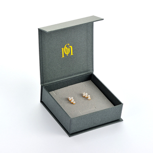 Cajas Magnéticas al por Mayor GLAMPKG, Caja de Regalo de Joyería con Cierre Magnético Gris, Caja de Joyería Magnética Plegable de Lujo - Product Image 1