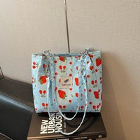 Sac fourre-tout pour femme à imprimé fraises, directement de l'usine, sac à main à chaîne multicolore, sac fourre-tout décontracté de grande capacité pour femmes, pour un usage quotidien