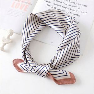 Foulard carré en satin soyeux coloré, petit châle, écharpe de tête pour femme – Vente en gros à prix abordable - Product Image 2