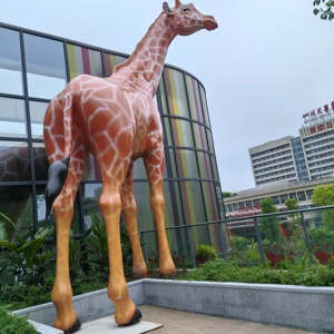 Scultura di Giraffa a Grandezza Naturale in Fibra di Vetro Dipinta a Mano, Statua Animale Personalizzata per Decorazione di <span class=keywords><strong>Zoo</strong></span> e Parchi a Tema - Product Image 1