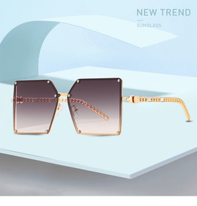 Lunettes de soleil oversize dégradées pour filles, protection UV400, monture métallique de luxe tendance <span class=keywords><strong>2022</strong></span>, rivets carrés et chaîne - Product Image 3