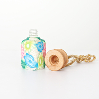 8ml petits couvercles en bois colorés suspendus diffuseur voiture bouteille de parfum bouchon à vis voiture diffuseur bouteille emballage