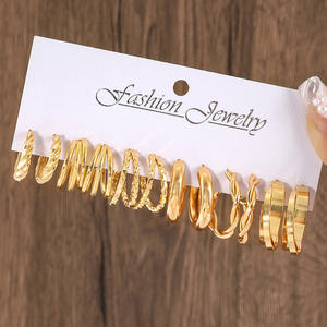 Parures de bijoux fantaisie tendance, 6 paires de boucles d'oreilles en alliage plaqué or avec perles d'imitation, style vintage pour femmes, pour les soirées - Product Image 5