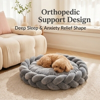 Vente en gros de lits pour chiens en forme de canapé, doux, modernes, luxueux, faits à la main, tissés, lavables, en peluche, rembourrés en coton PP, OEM/ODM