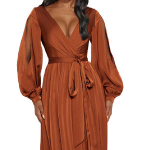 Fabricant de vêtements personnalisé élégant en <span class=keywords><strong>cuivre</strong></span> à manches froides enveloppant autour des robes de <span class=keywords><strong>demoiselle</strong></span> <span class=keywords><strong>d</strong></span>'<span class=keywords><strong>honneur</strong></span> en satin longues - Product Image 4