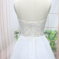 Vente en gros 2026 robe de mariée de luxe de style moderne avec train chapelle et décoration florale bas prix