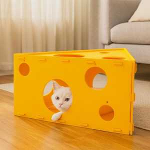 سرير كهف للقطط على شكل جبنة، بيت للكلاب دافئ للشتاء، تصميم مخصص مع عمود للخدش - Product Image 1
