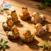 Canard en caoutchouc flottant et couinant de 5 cm, imprimé léopard, avec nœud et pompon, personnalisable en gros, pour boutiques de cadeaux