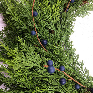 Couronne de cèdre de Noël de style nordique guirlande artificielle signe de porte d'entrée - Product Image 3