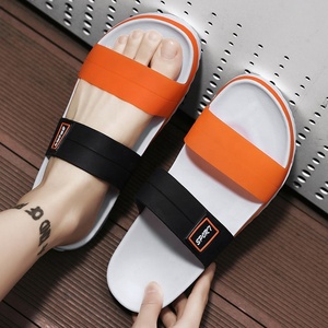 Vente en gros <span class=keywords><strong>de</strong></span> sandales d'été en peluche EVA décontractées pour homme, sandales <span class=keywords><strong>de</strong></span> toboggans d'intérieur et d'extérieur, pantoufles <span class=keywords><strong>de</strong></span> plage et <span class=keywords><strong>de</strong></span> sport pour homme - Product Image 3