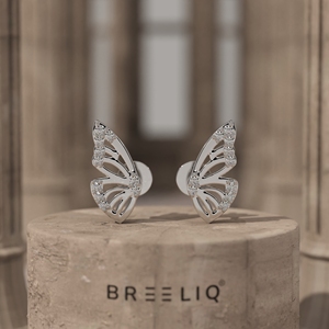 Pendientes de Diamantes con Diseño de Alas de Mariposa en Oro Blanco, Elegantes con Diamantes de Corte Redondo en Pavé, Joyería Fina Inspirada en la Naturaleza - Product Image 1