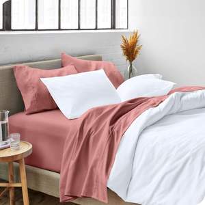 Ensemble de literie antibactérien confortable Rose Rouge 4 pièces, doux et respirant, fabrication sur mesure, vente en gros à bas prix - Product Image 2