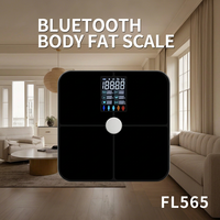 Balance connectée IoT avancée pour salle de bain avec écran couleur et grand affichage, capacité de 180 kg pour les programmes de perte de poids