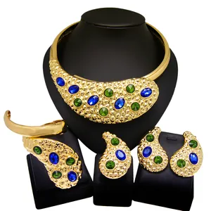 Penjualan Laris Set Perhiasan Besar Italia Berlapis Emas Perhiasan Mode Exagzed Pesta Afrika Berlian Imitasi Wanita Aksesoris Kostum