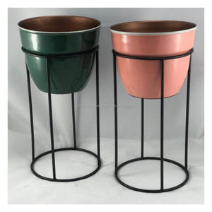 Soporte de hierro para macetas QAMAR OVERSEAS con orificio de drenaje, acabado con recubrimiento en polvo, diseño de estilo americano para uso en interiores/exteriores - Product Image 3