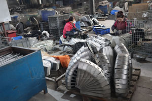 OEM Micro Tiller Machine Guardabarros rojo Cubierta de metal Cultivador Accesorios Mini Tractor Maquinaria agrícola Repuestos Material de acero - Product Image 6