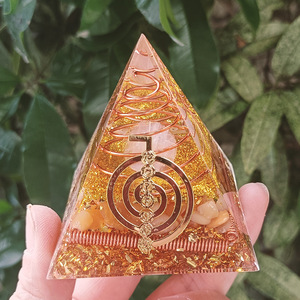 Pyramide de galets de cristal en résine époxy, ornement de bureau, décoration d'aquarium, boule rose, topaze en spirale - Product Image 4