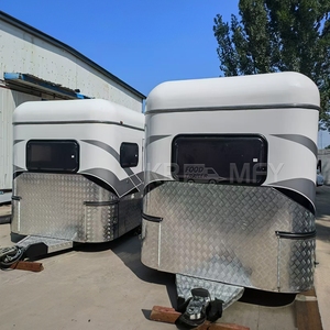 Remorque de transport pour chevaux à double usage, pour voyages et compétitions, avec couchette optionnelle, multifonctionnelle, prête pour le dressage et l'équitation d'obstacles. - Product Image 2