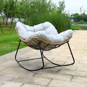 Fauteuil à bascule d'extérieur <span class=keywords><strong>de</strong></span> style moderne avec design en rotin pour utilisation dans les cours d'hôtel et les parcs - Product Image 2