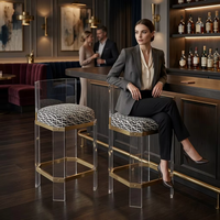 Tabouret de bar moderne de luxe écologique durable en acrylique transparent avec repose-pieds en acier inoxydable et éponge haute densité en velours pour bar à domicile