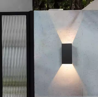 Réglable haut et bas applique murale Led moderne carré Ip65 étanche extérieur Led applique murale maison applique murale de haute qualité