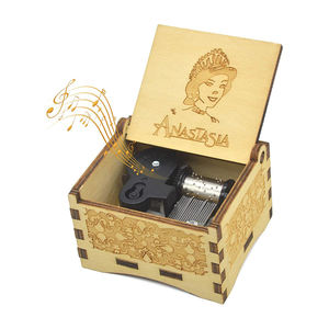 Carillon in Legno Personalizzato con Manovella, Meccanismo a Carica Manuale, Regali Unici, Collezioni, Scatola Musicale Antica Intagliata, Artigianato - Product Image 1