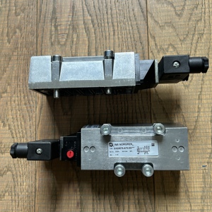 SXE9575-A75-00 24V Distributeur proportionnel à quatre voies 5 GPM Débit 2 PSI - Product Image 2