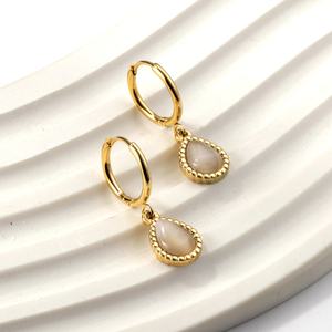 Pendientes Delicados de Circonita de Lujo Ligero, Joyería de Acero Inoxidable con PVD de 18k, Hipoalergénicos e Impermeables para Mujer - Product Image 5